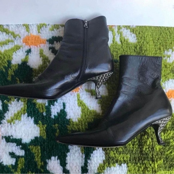 Prada pointed toe ankle boots - Picture 2 of 5